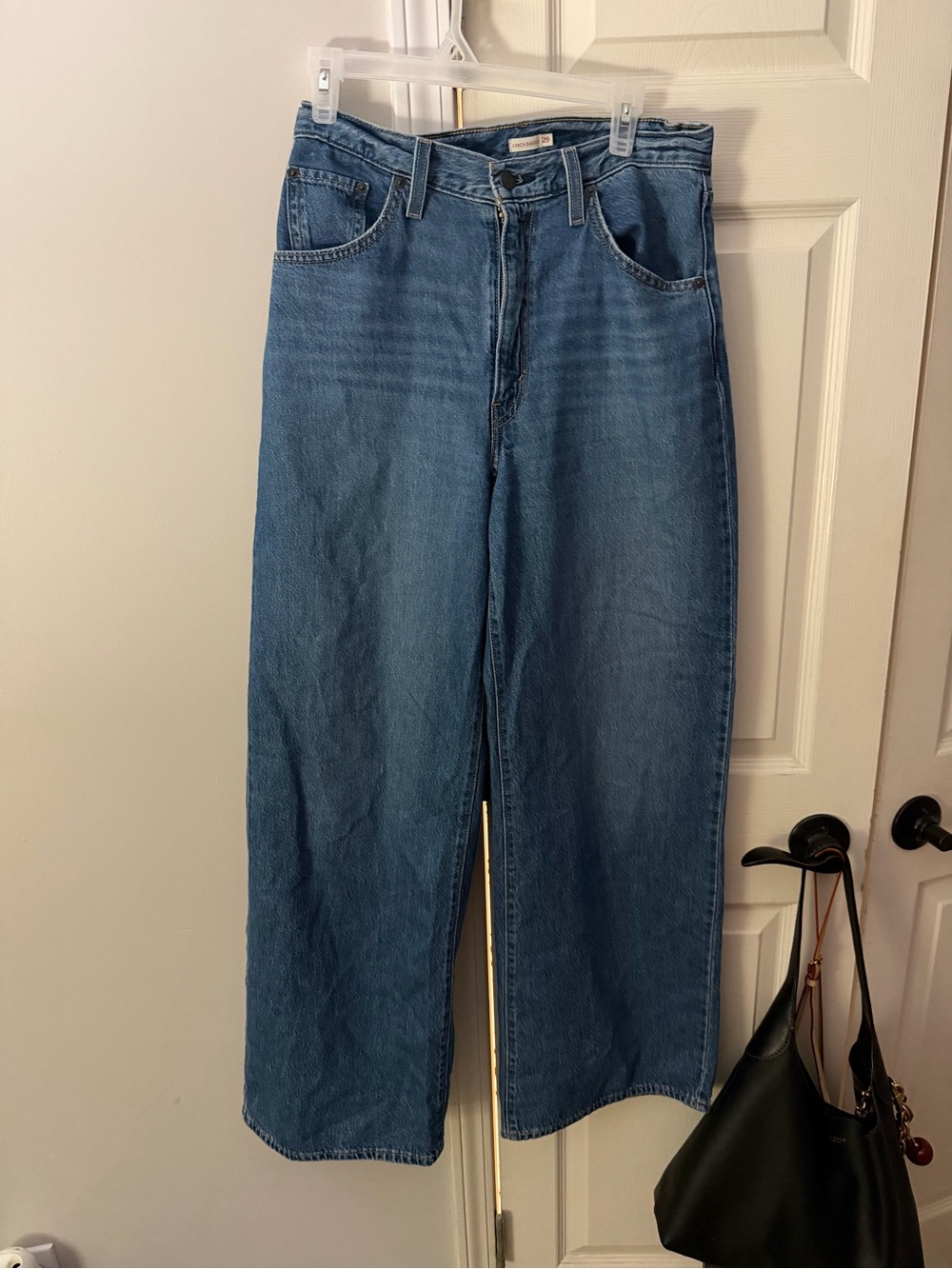 Levi's Women's Relaxed Wide-Leg Jeans in Medium Blue